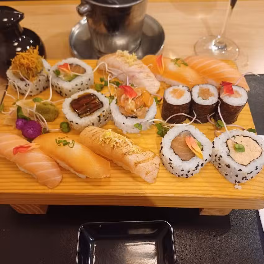 Akari Sushi Bar