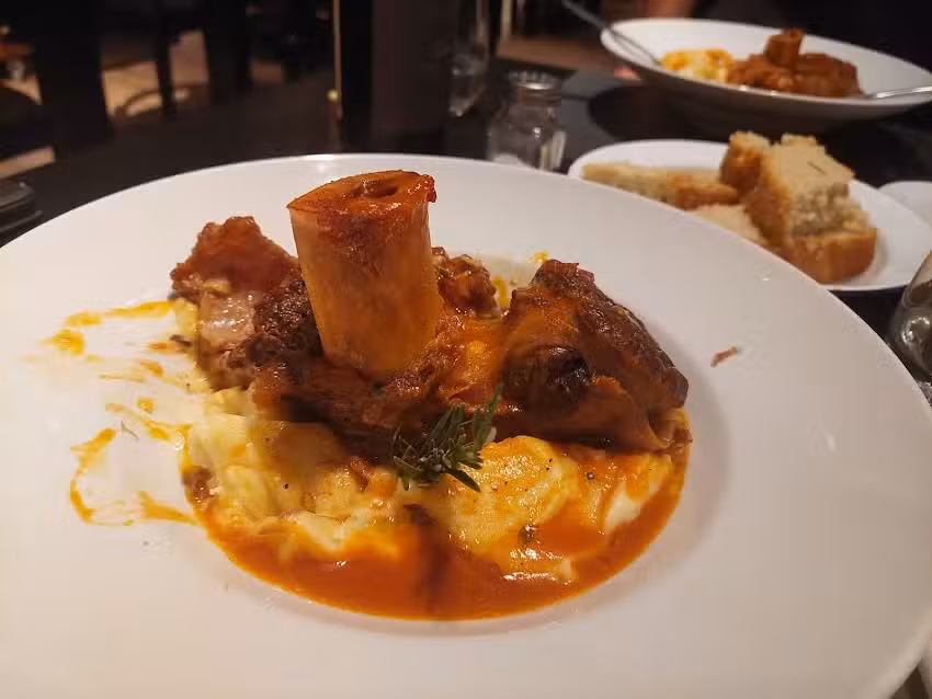 Alēs Cocina de Mercado Restaurante Bar