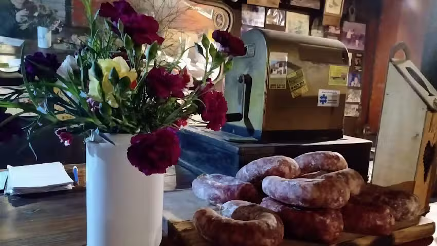 Bodegón Escobar Tienda de Milagros