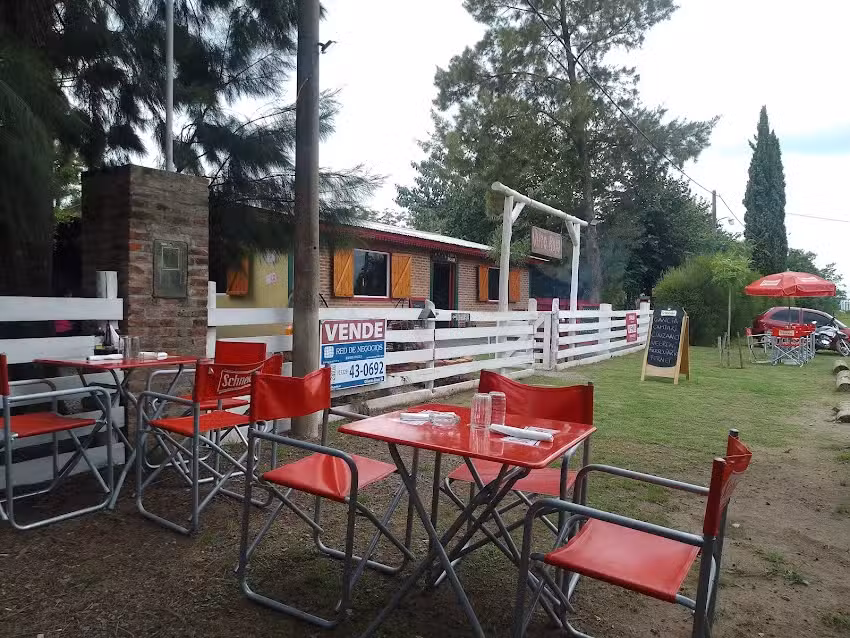 Bodeg&oacute;n Vino Rojo