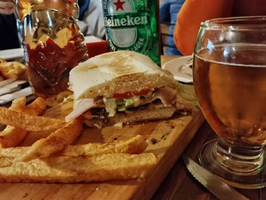 Cantina La Tribu