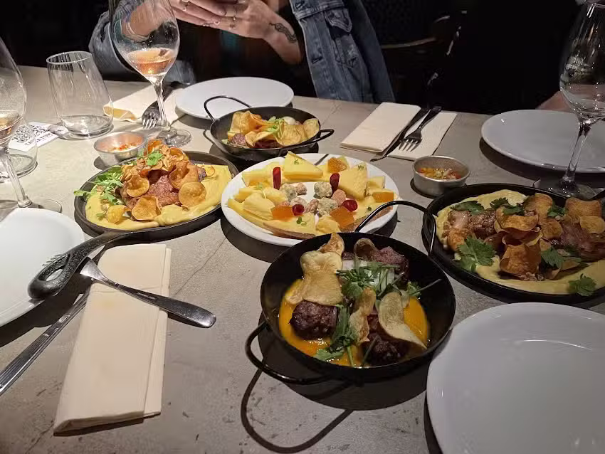 Casa Tomada Wine House