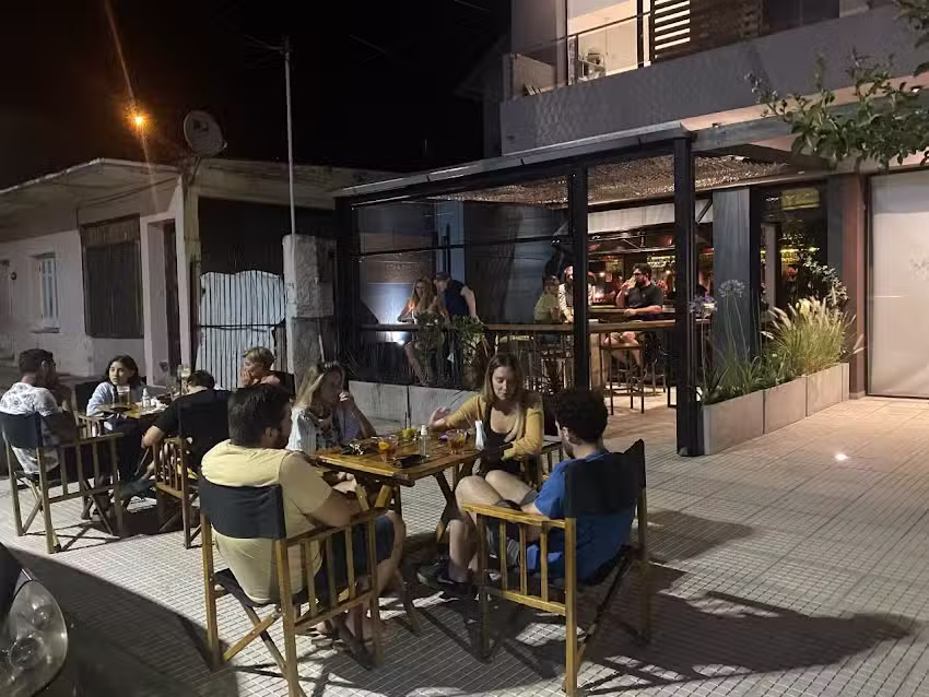 Cavas Bar restaurante de mar y sierras