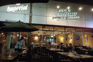 Con el Cuchillo entre los Dientes