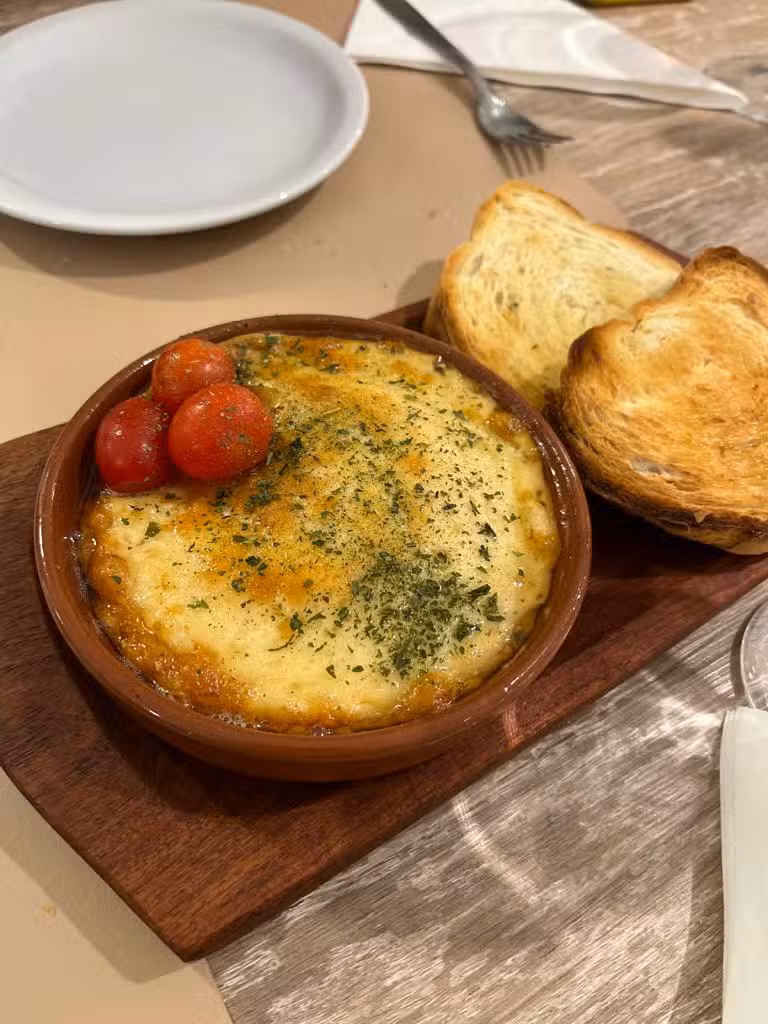 Cruz Resto Lounge