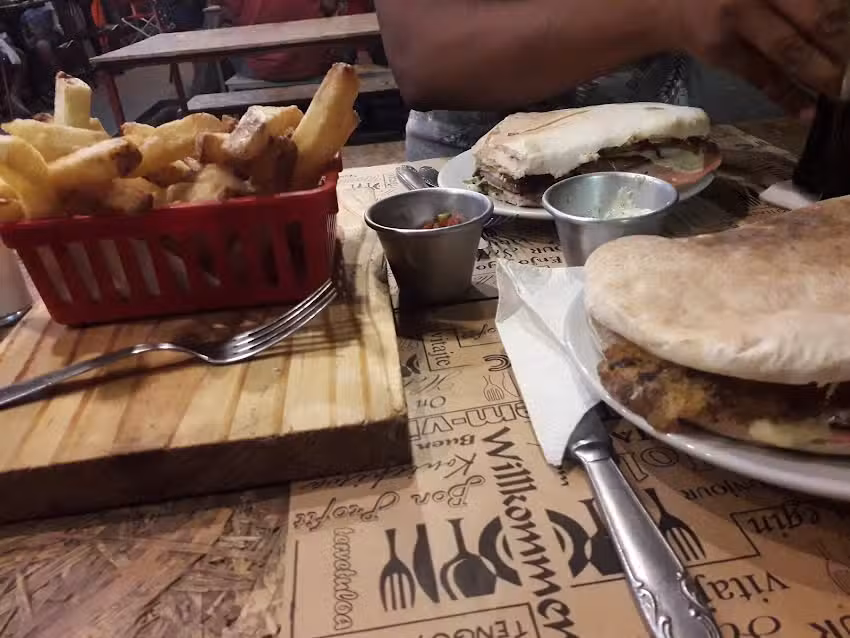 D&eacute;cada Resto y M&aacute;s