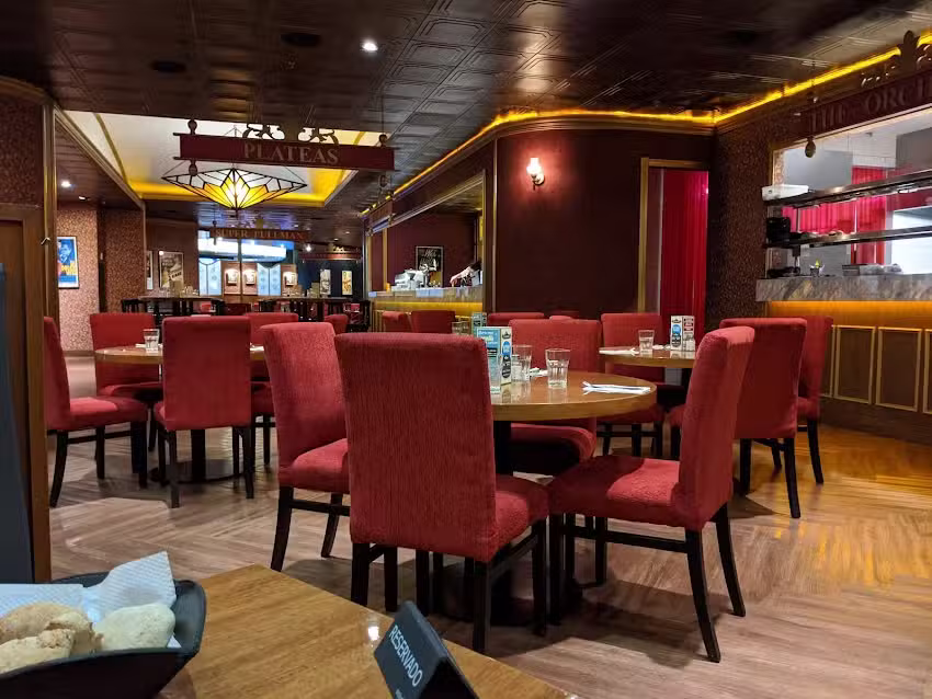 El Capit&aacute;n Deli Theatre