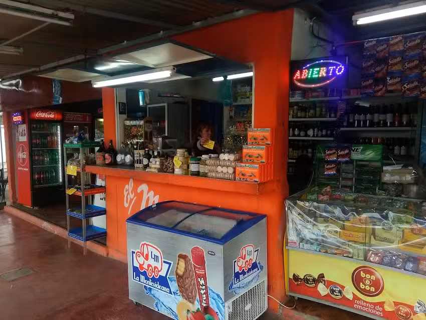 El Manzo Kiosco De Ramon Y Familia