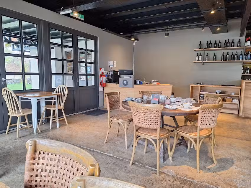 Entre Dos Restaurante Cafeter&iacute;a y Tienda de Alfajores en Colonia Suiza