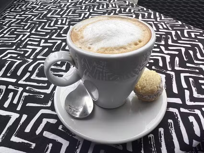 Heller Caf&eacute; Rest&oacute;