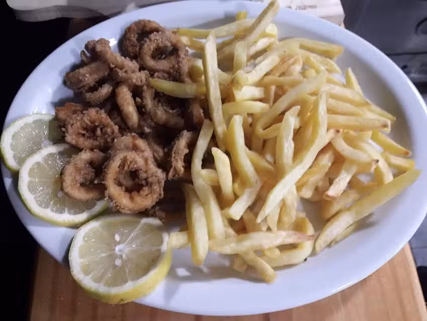 La Chola Resto Grill