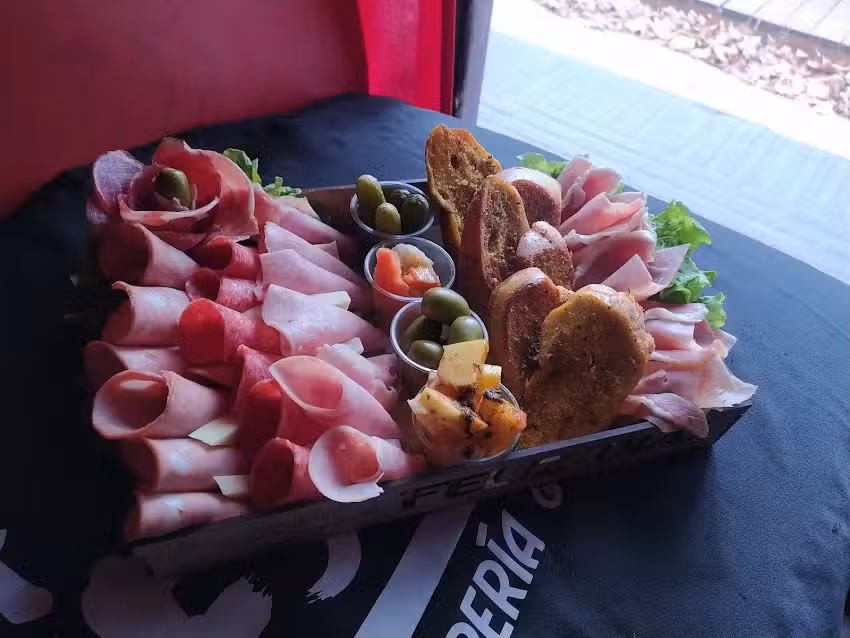 La Estaci&oacute;n Birrer&iacute;a Rest&oacute; Grill