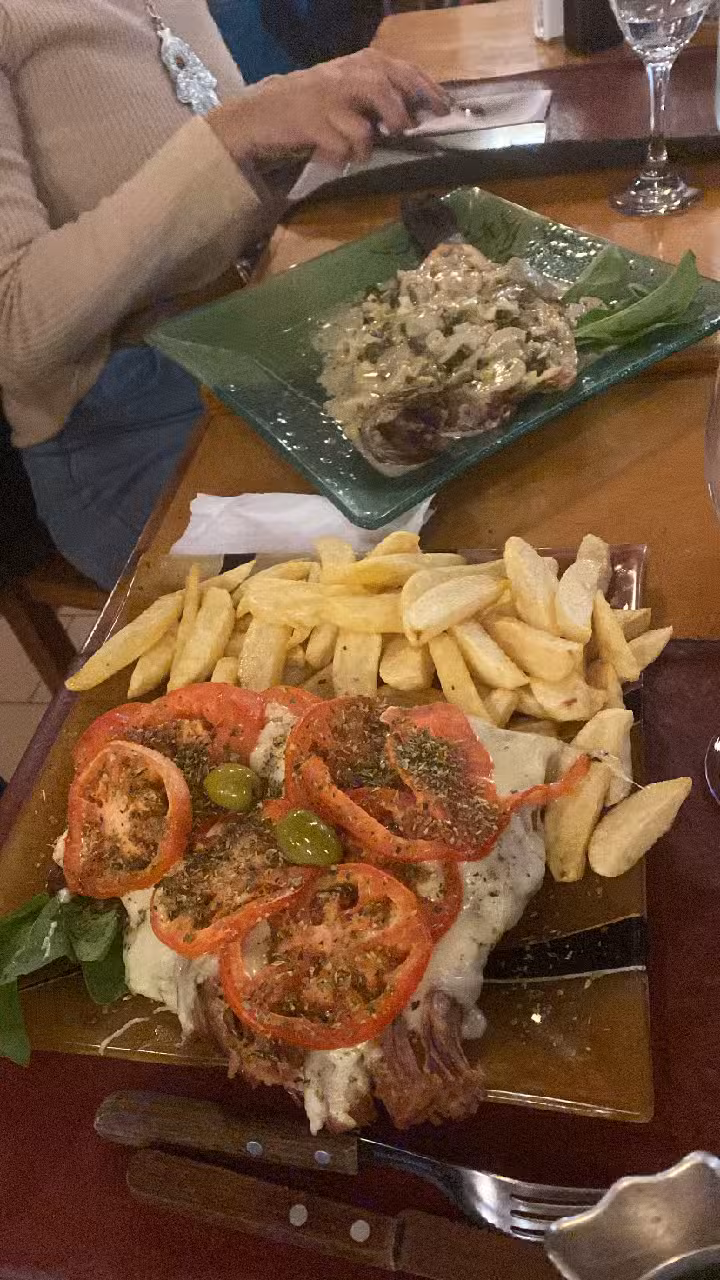 La Lola Restaurant Parrilla El Bols&oacute;n