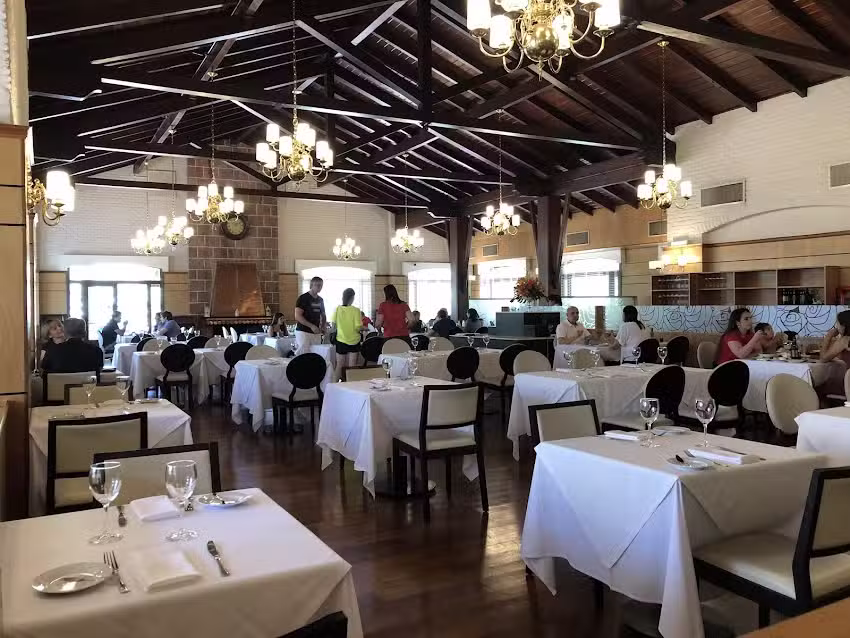 Los Lapachos Restaurant