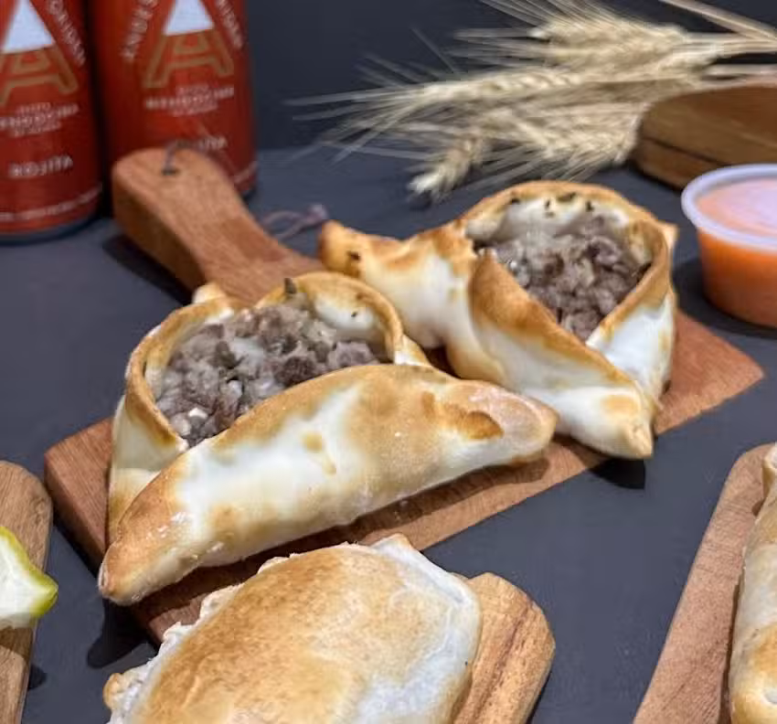Los Salte&ntilde;os Empanadas