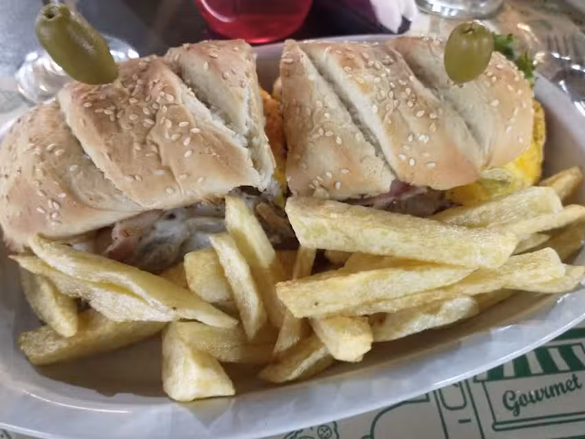 Macedonio Rest&oacute; by Logros Caf&eacute;