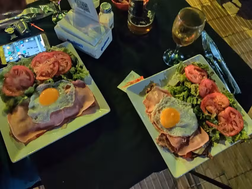 Ma&uacute;i Resto Bar