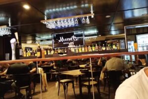 Monet Rest&oacute; Bar