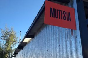 Mutisia Cerveza Cerveceria Bar y F&aacute;brica