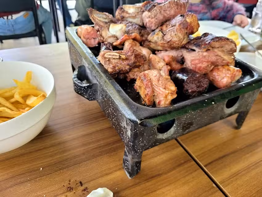 Nos Sobran Los Motivos