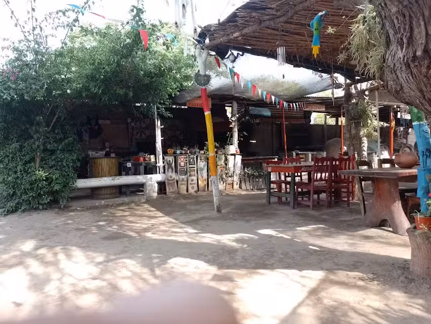 Patio de comidas lo de Naranja