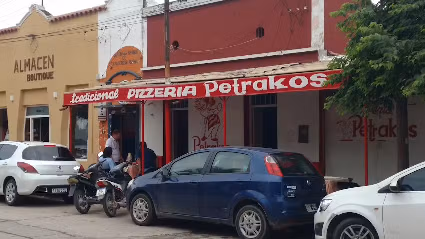 Pizzer&iacute;a Petrakos