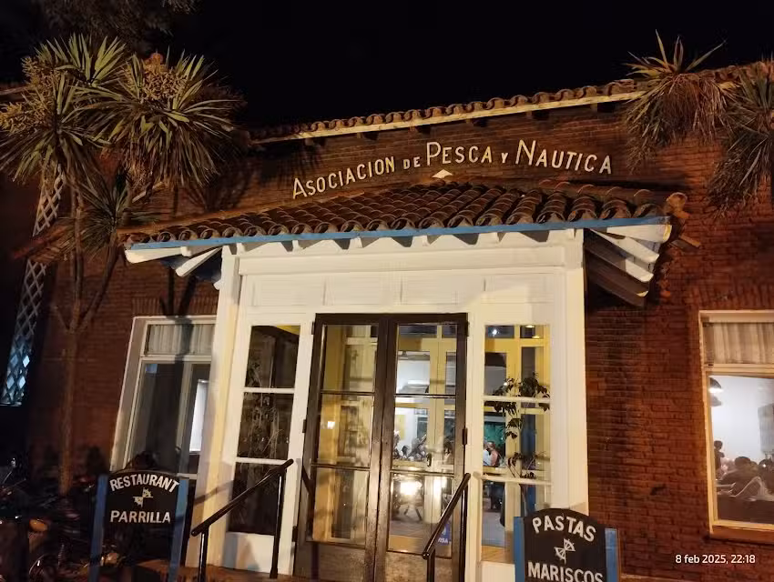 Restaurante N&aacute;utico