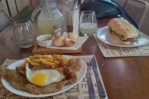 Triada Caf&eacute; y Bar