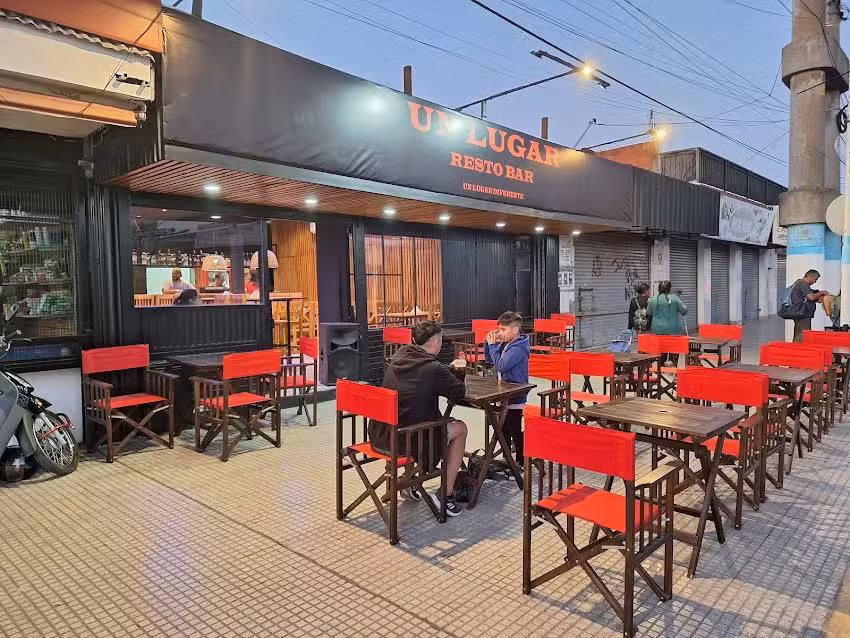 Un Lugar Resto Bar Alberti