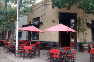 Vinoteca bar restaurante Las Mil Copas