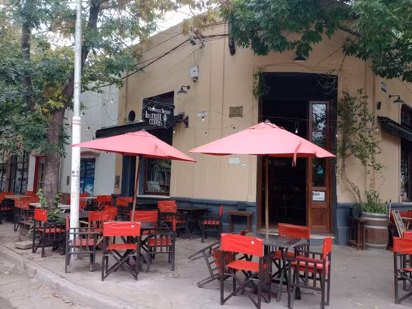 Vinoteca bar restaurante Las Mil Copas